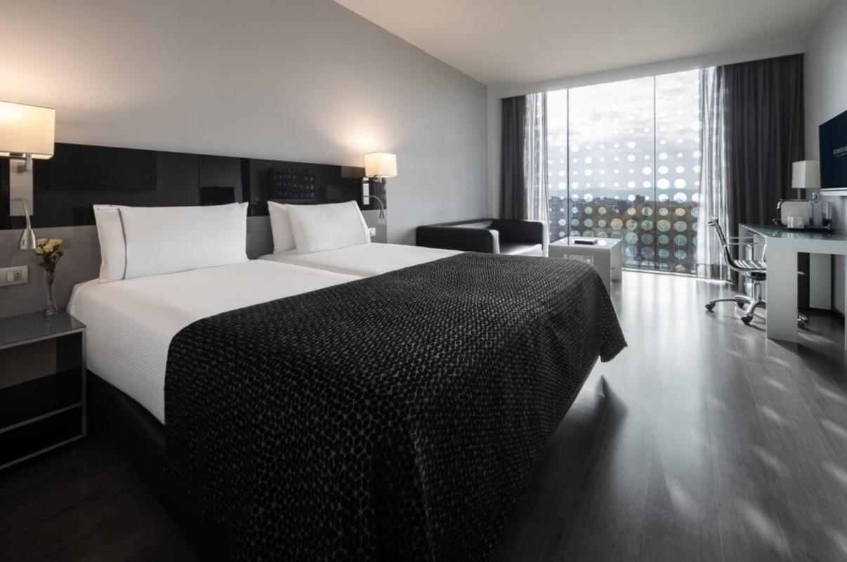 Eurostars Palace Kordoba Bagian luar foto A room at the hotel