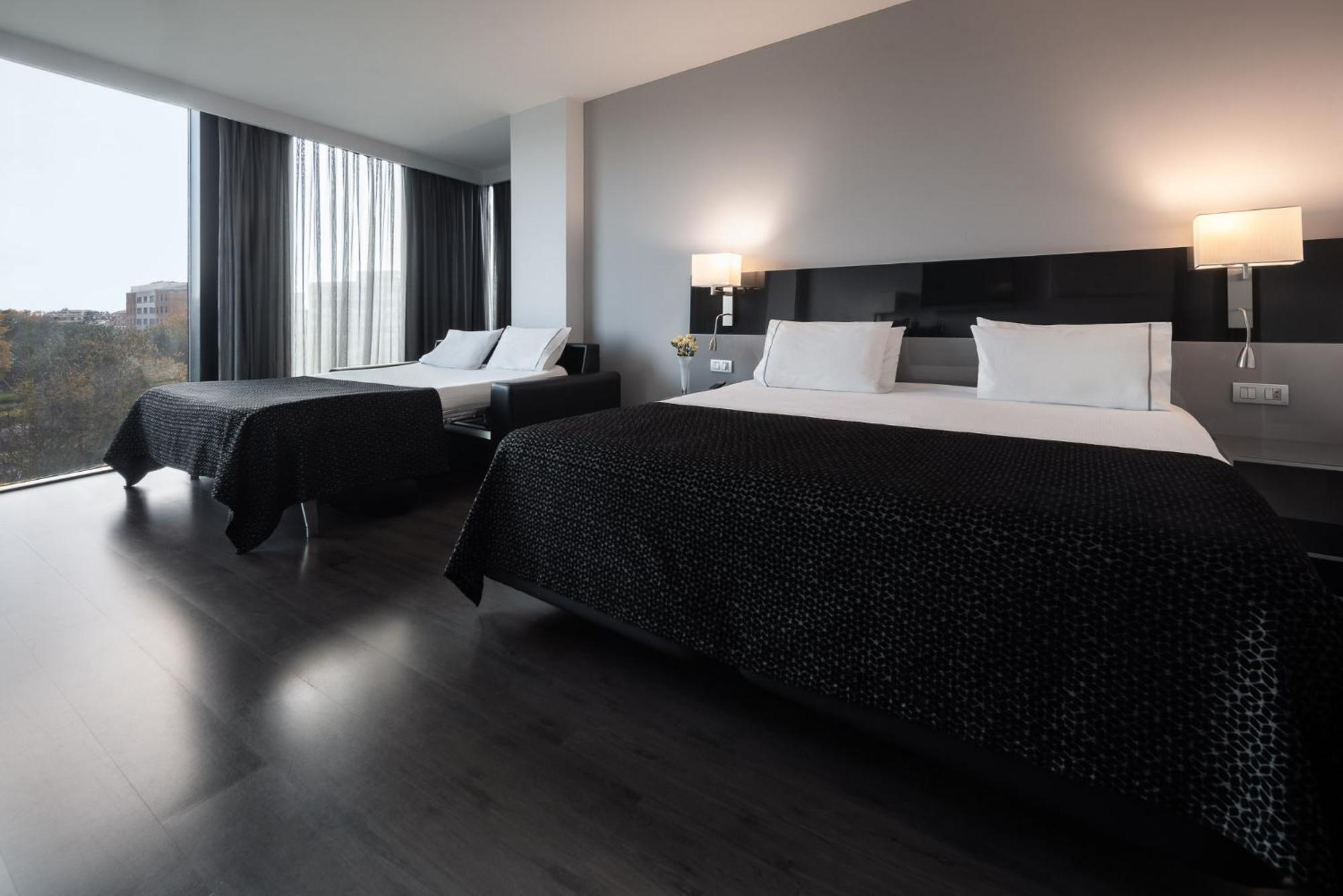 Eurostars Palace Kordoba Bagian luar foto A room at the hotel