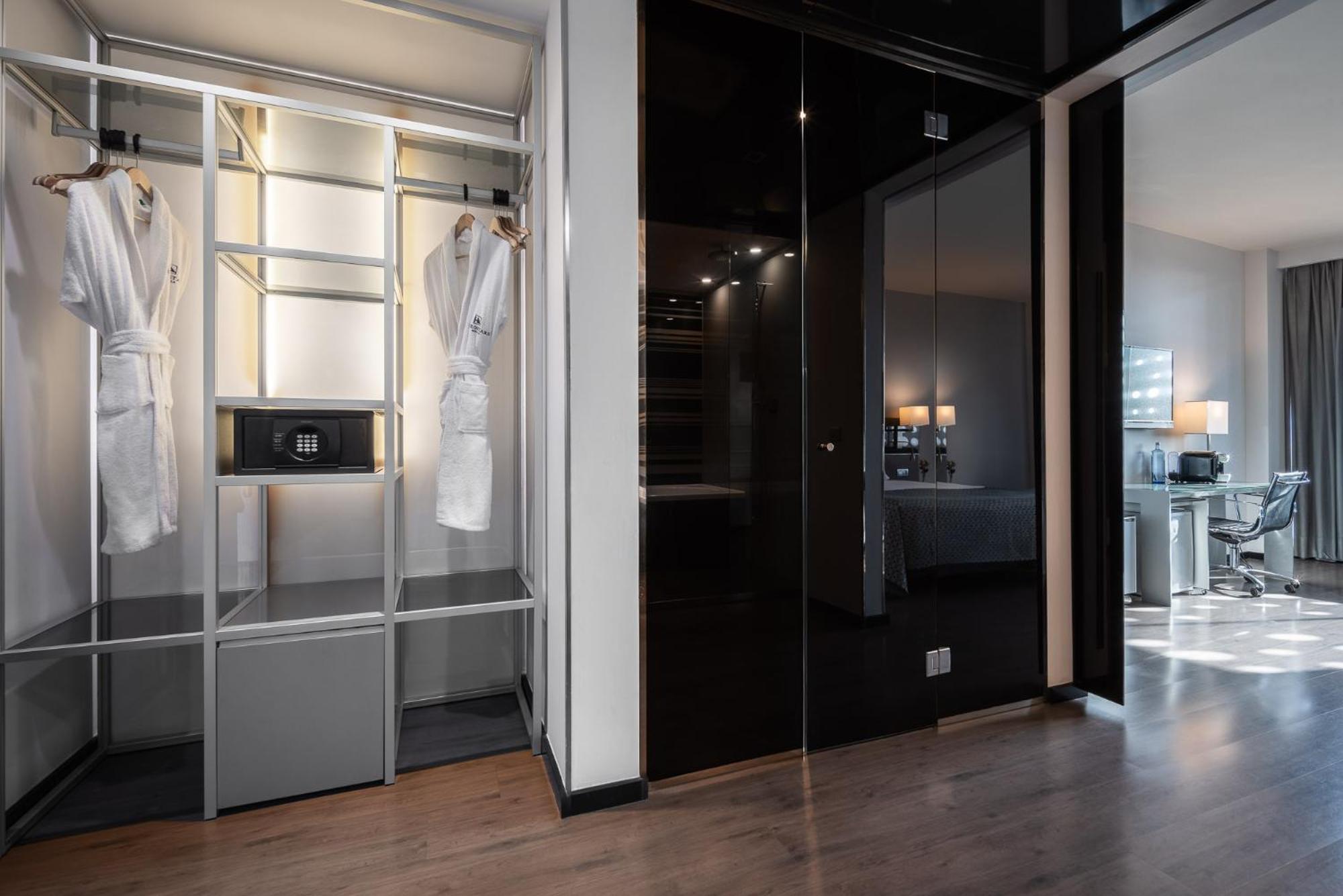 Eurostars Palace Kordoba Bagian luar foto The interior of the clinic