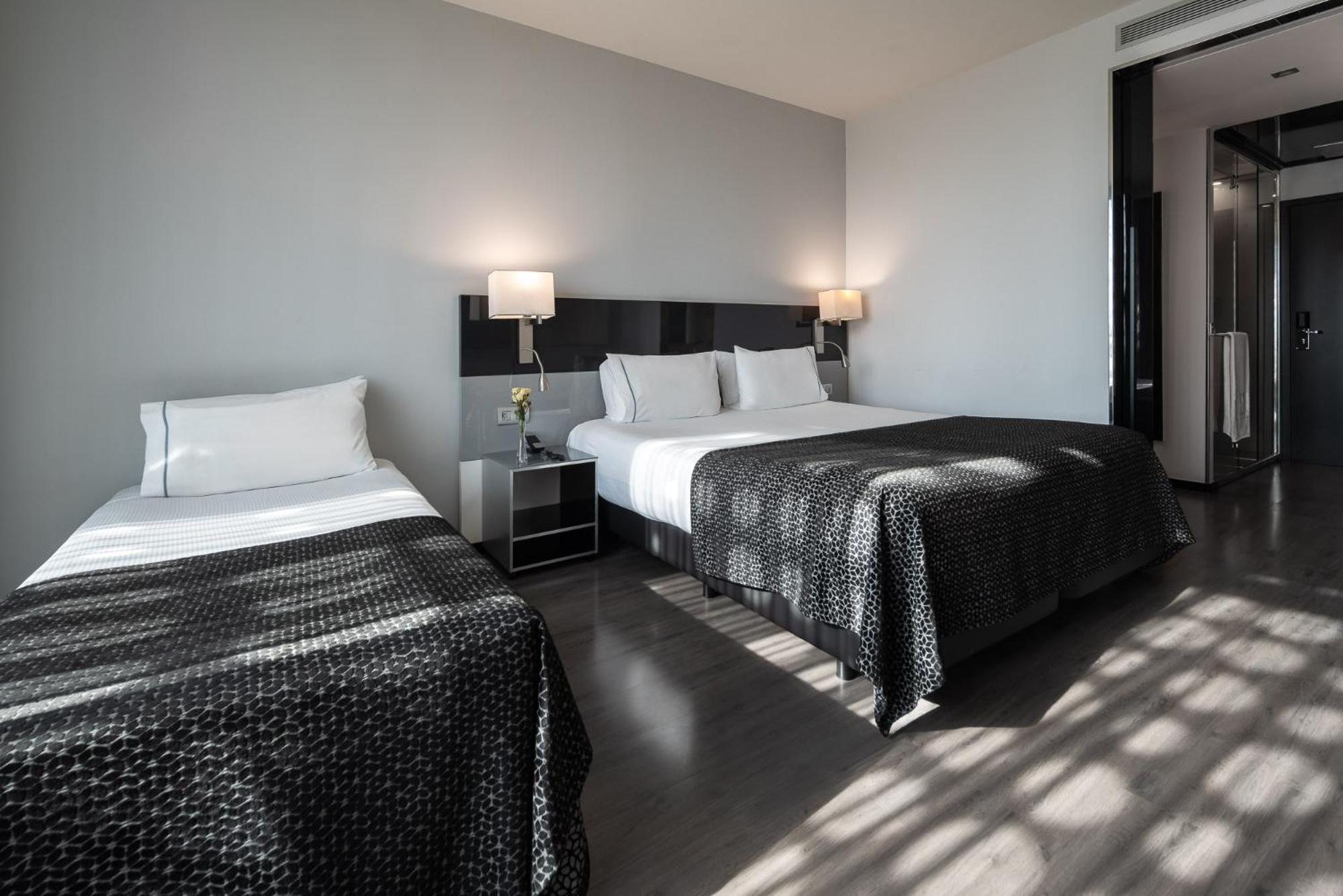 Eurostars Palace Kordoba Bagian luar foto A room at the hotel